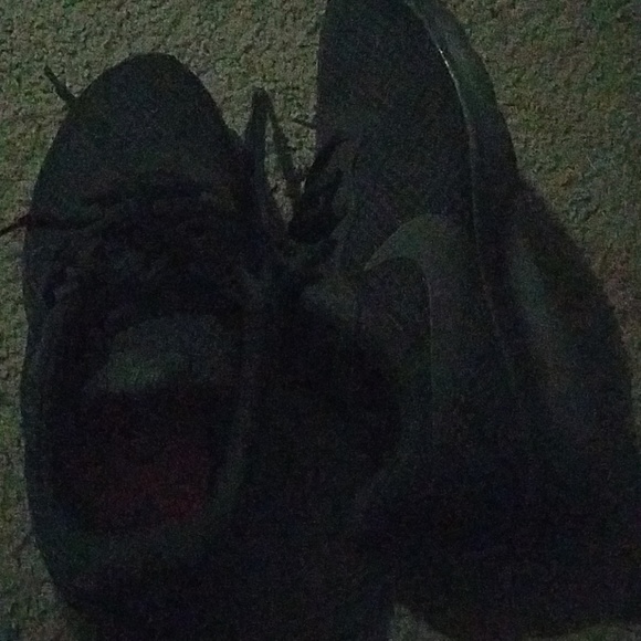 Shoes. - Picture 2 of 3